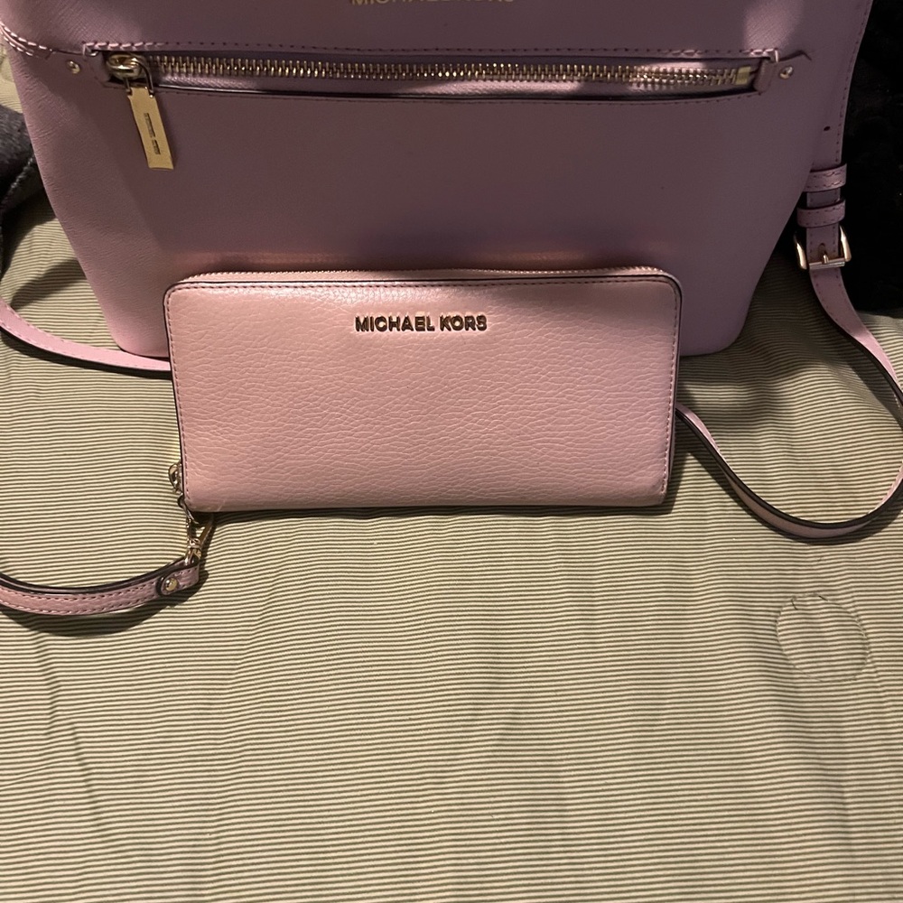 Michael Kors Pink Wallet Smooth Leather Design